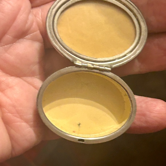 Old Tiny Silver Trinket or Pill Box - Picture 6 of 8